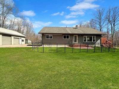 /international/us/3902-luoma-road-chatham-mi-110108075820/