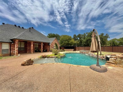 /international/us/245-spring-creek-court-paradise-tx-110119769088/