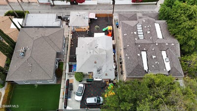 /international/us/13624-burbank-boulevard-sherman-oaks-ca-110099297769/