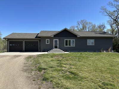 /international/us/39752-233rd-st-woonsocket-sd-110107856373/