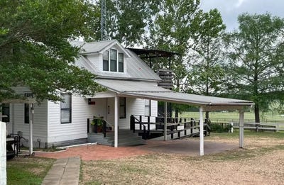 /international/us/1241-post-oakpoint-rd-new-ulm-tx-110106820483/