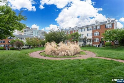 /international/us/89-vaughan-drive-newark-nj-110107809042/