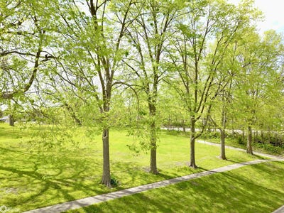 /international/us/729-center-street-grinnell-ia-110107957394/