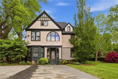 /international/us/158-narragansett-avenue-newport-ri-110108579915/