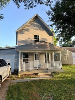 /international/us/1003-w-1st-street-coffeyville-ks-110108571361/