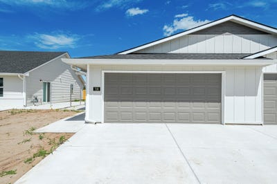 /international/us/12840-w-cowboy-st-wichita-ks-110100153568/