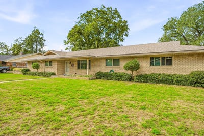 /international/us/2190-n-woodland-street-stephenville-tx-110120530768/
