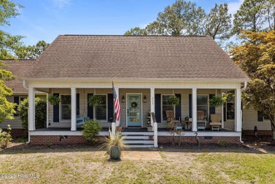 /international/us/111-hampton-place-newport-nc-110099701048/