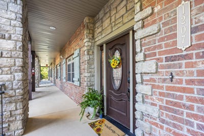 /international/us/1207-riverstone-drive-branson-mo-110119625732/