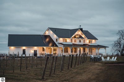 /international/us/8062-sayler-road-williamsburg-mi-110107230700/