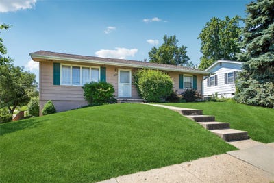 /international/us/1007-w-iowa-avenue-indianola-ia-110108962544/