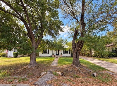 /international/us/207-w-houston-refugio-tx-110110405380/
