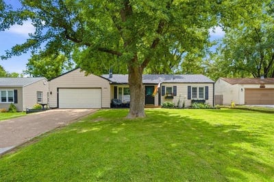 /international/us/8207-barkley-street-overland-park-ks-110109068279/