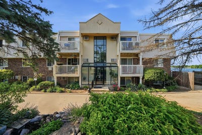 /international/us/213-e-liberty-street-wauconda-il-110108604889/