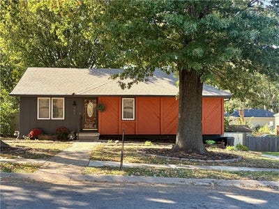 /international/us/401-ne-sunnyside-school-road-blue-springs-mo-110120533018/