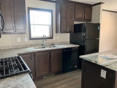 /international/us/39500-w-warren-road-canton-mi-110098011918/