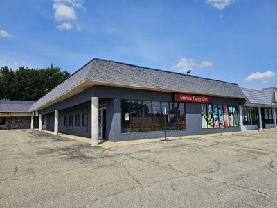 /international/us/1025-w-main-street-fremont-mi-110101587369/