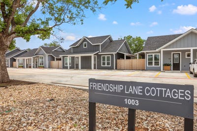 /international/us/1003-friendship-ln-fredericksburg-tx-110097810632/