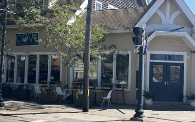 /international/us/615-main-street-hyannis-ma-110104056197/