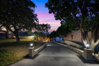 /international/us/985-janet-canyon-lake-tx-110106148793/