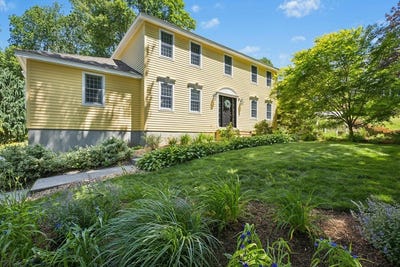 /international/us/12-bruce-street-grafton-ma-110100464347/