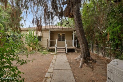 /international/us/17917-burbank-boulevard-encino-ca-110101112652/