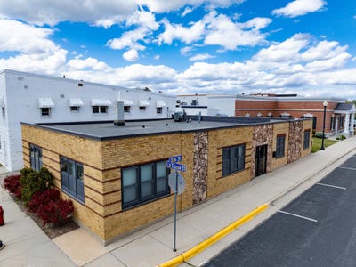 /international/us/115-oak-street-mauston-wi-110108010456/