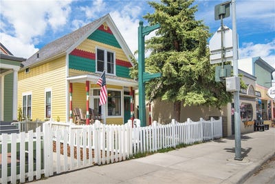 /international/us/215-broadway-s-red-lodge-mt-110108237946/