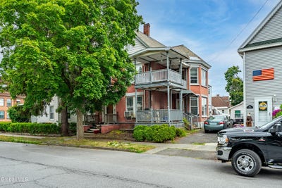 /international/us/418-broadway-mechanicville-ny-110100765763/