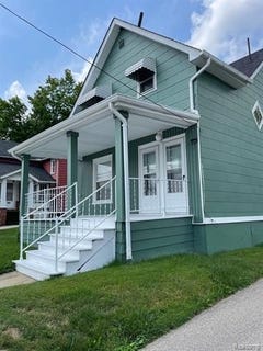 /international/us/7562-miller-road-swartz-creek-mi-110108854393/