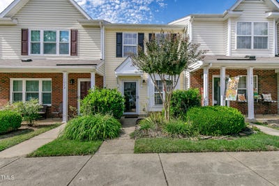 /international/us/1026-oak-blossom-way-whitsett-nc-110100070300/