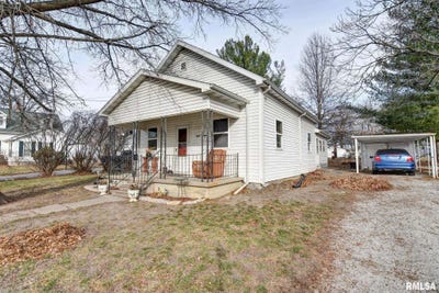 /international/us/819-e-adams-street-taylorville-il-110105224161/