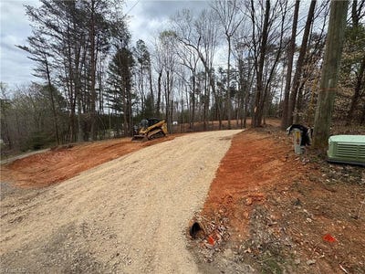 /international/us/creekside-way-road-pinnacle-nc-110106818856/