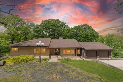 /international/us/1-stone-ave-moberly-mo-110107794976/