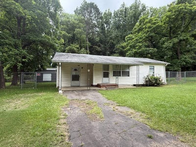/international/us/405-capitol-gilmer-tx-110108849878/