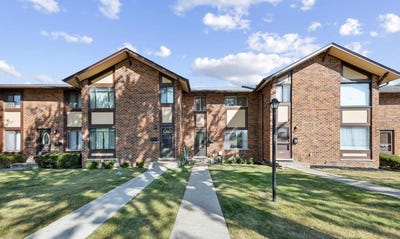 /international/us/18w138-w-14th-st-villa-park-il-110110357133/