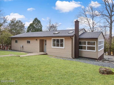 /international/us/111-n-redwood-drive-greentown-pa-110098424734/