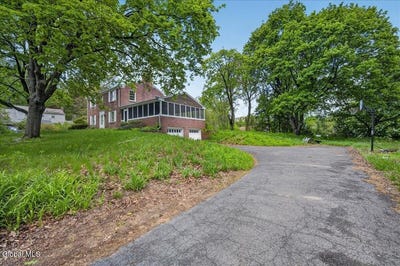 /international/us/6-cherrywood-terrace-latham-ny-110108032376/