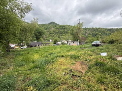 /international/us/85-virginia-st-gassaway-wv-110107656728/