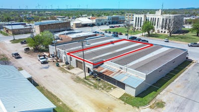 /international/us/126-n-church-street-jacksboro-tx-110098463619/