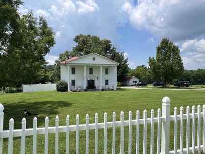 /international/us/5330-montpelier-road-columbia-ky-110100810215/