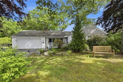 /international/us/1414-new-london-avenue-cranston-ri-110108345733/