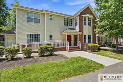 /international/us/26-forest-drive-piscataway-nj-110108875364/