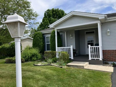 /international/us/2103-champion-drive-grayslake-il-110108423957/