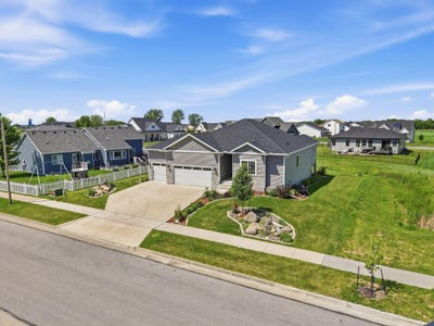 /international/us/1827-ledges-drive-ames-ia-110108549561/