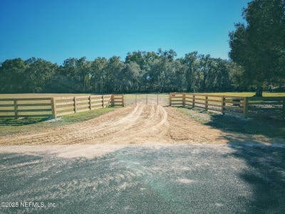 /international/us/nw-85th-place-chiefland-fl-110101066776/