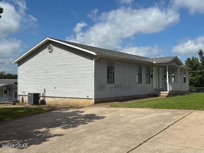 /international/us/230-s-saint-charles-avenue-joplin-mo-110108859722/