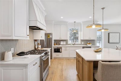 /international/us/599-harbor-court-shoreview-mn-110106556661/