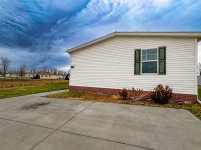 /international/us/33201-grove-court-new-haven-mi-110120029759/
