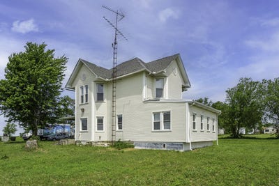 /international/us/24501-n-1300-e-road-cornell-il-110108799754/